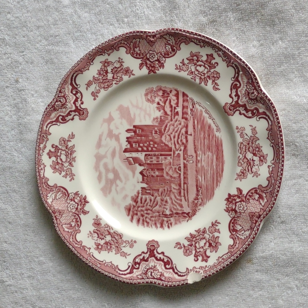 Johnson Bros Historic queen Elizabeth Warrant Old Britain Castles Dinner Plate